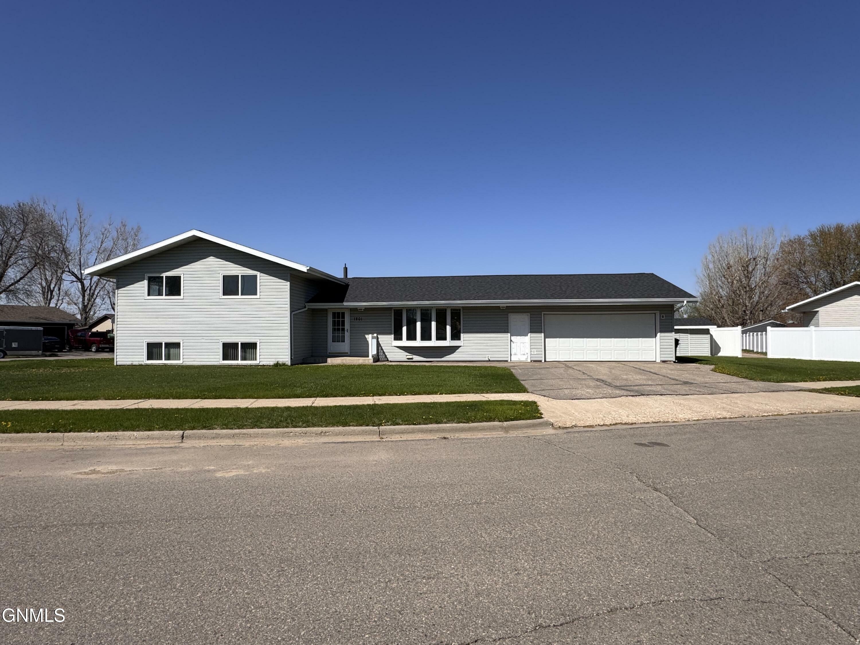 1201 Sioux Street  Williston ND 58801 photo