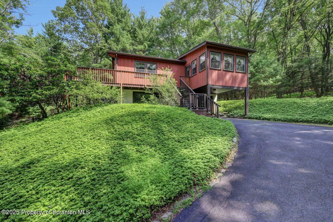Property Photo: 7319 Moss Drive PA 18370