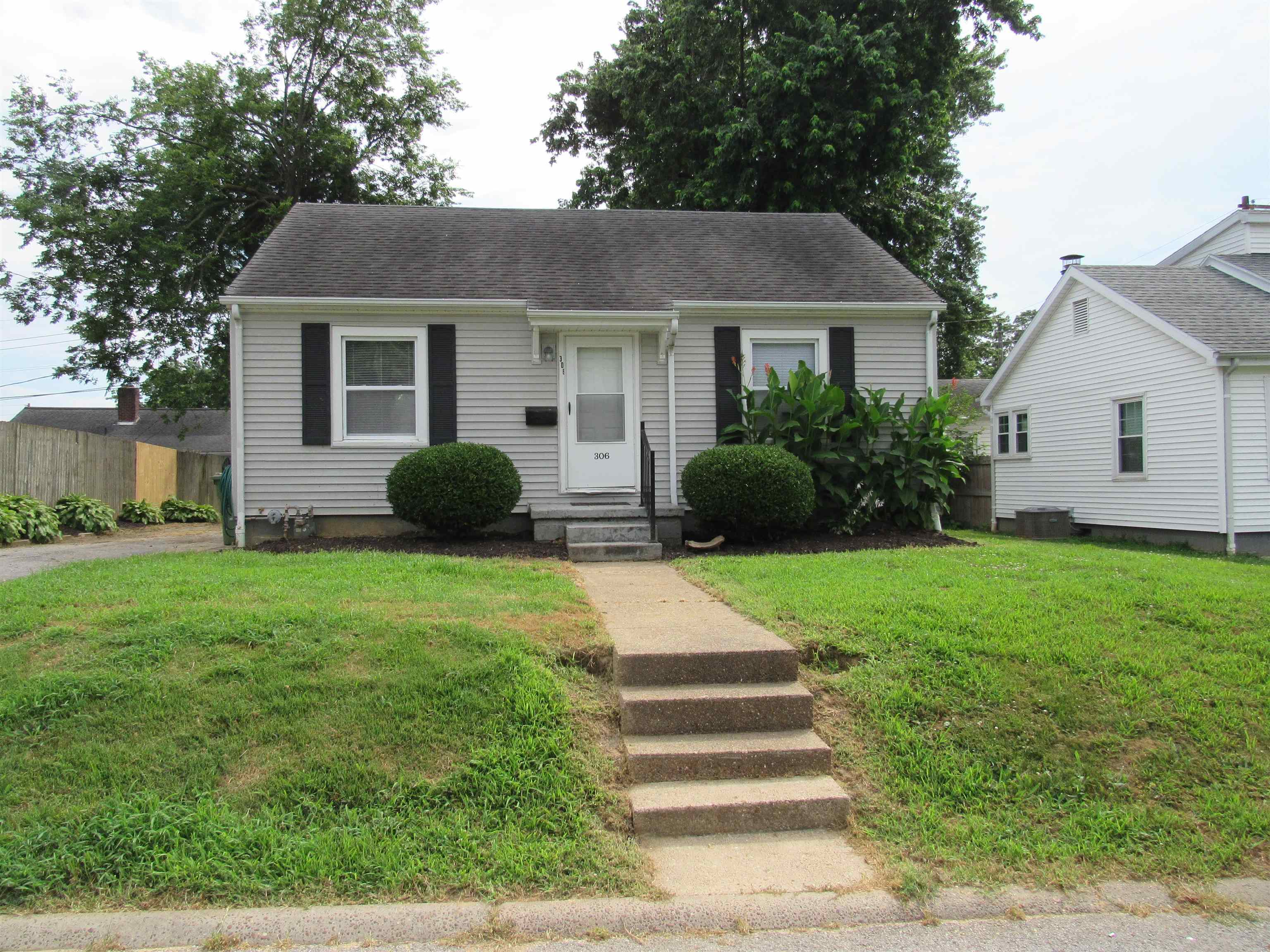 Property Photo:  306 S Elm Place  KY 42420-3958 