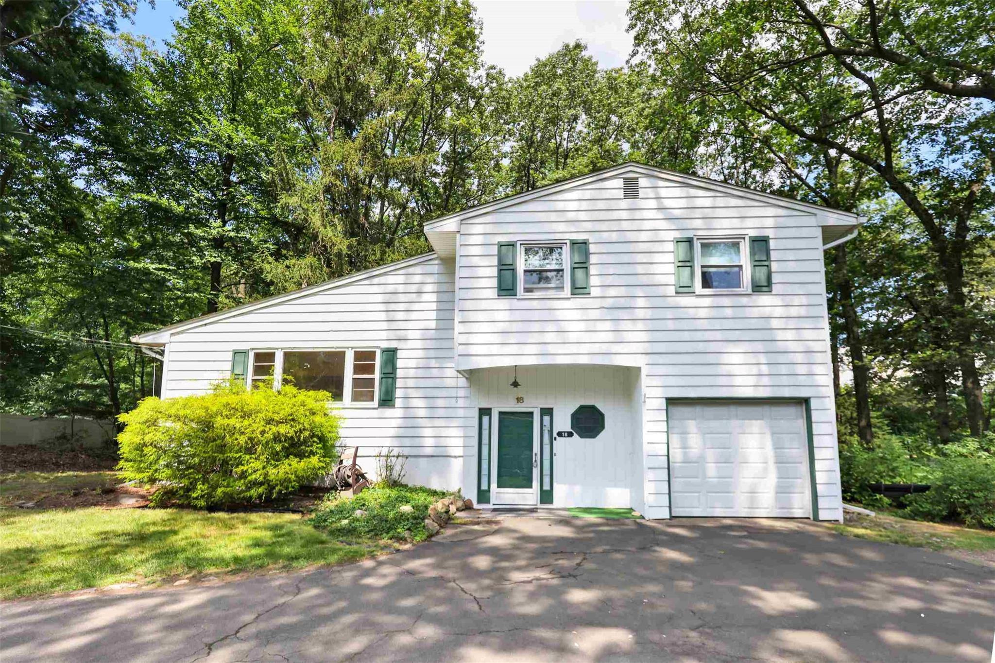 Property Photo:  18 Fleetwood Avenue  NY 10977 