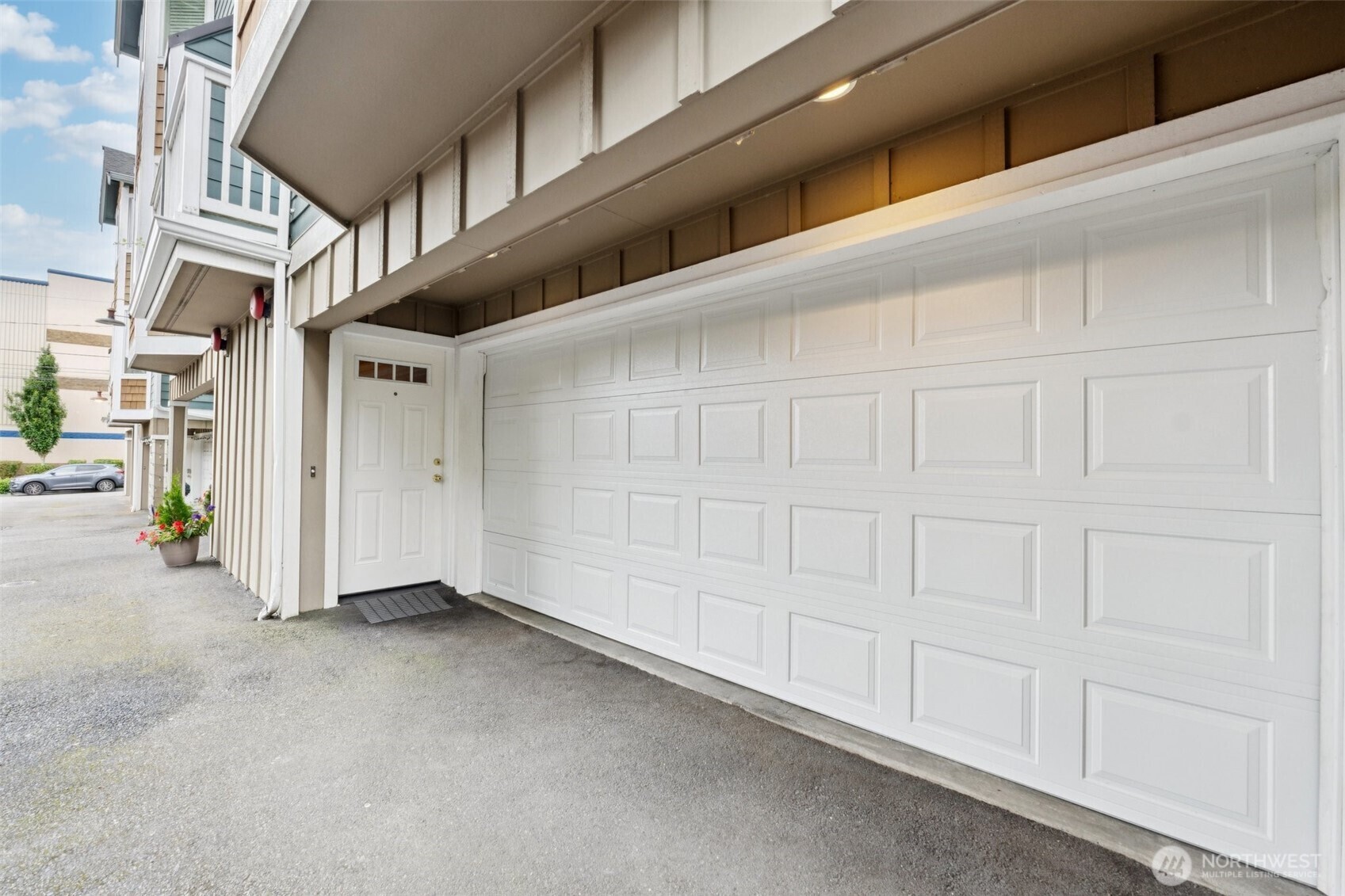 Property Photo:  14539  32 Avenue NE B  WA 98155 