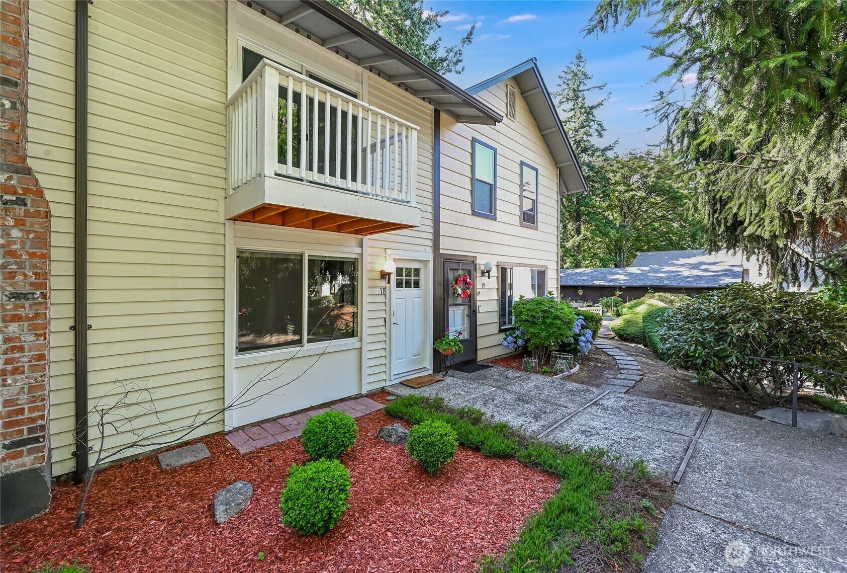 1717  150th Avenue SE 18  Bellevue WA 98007 photo
