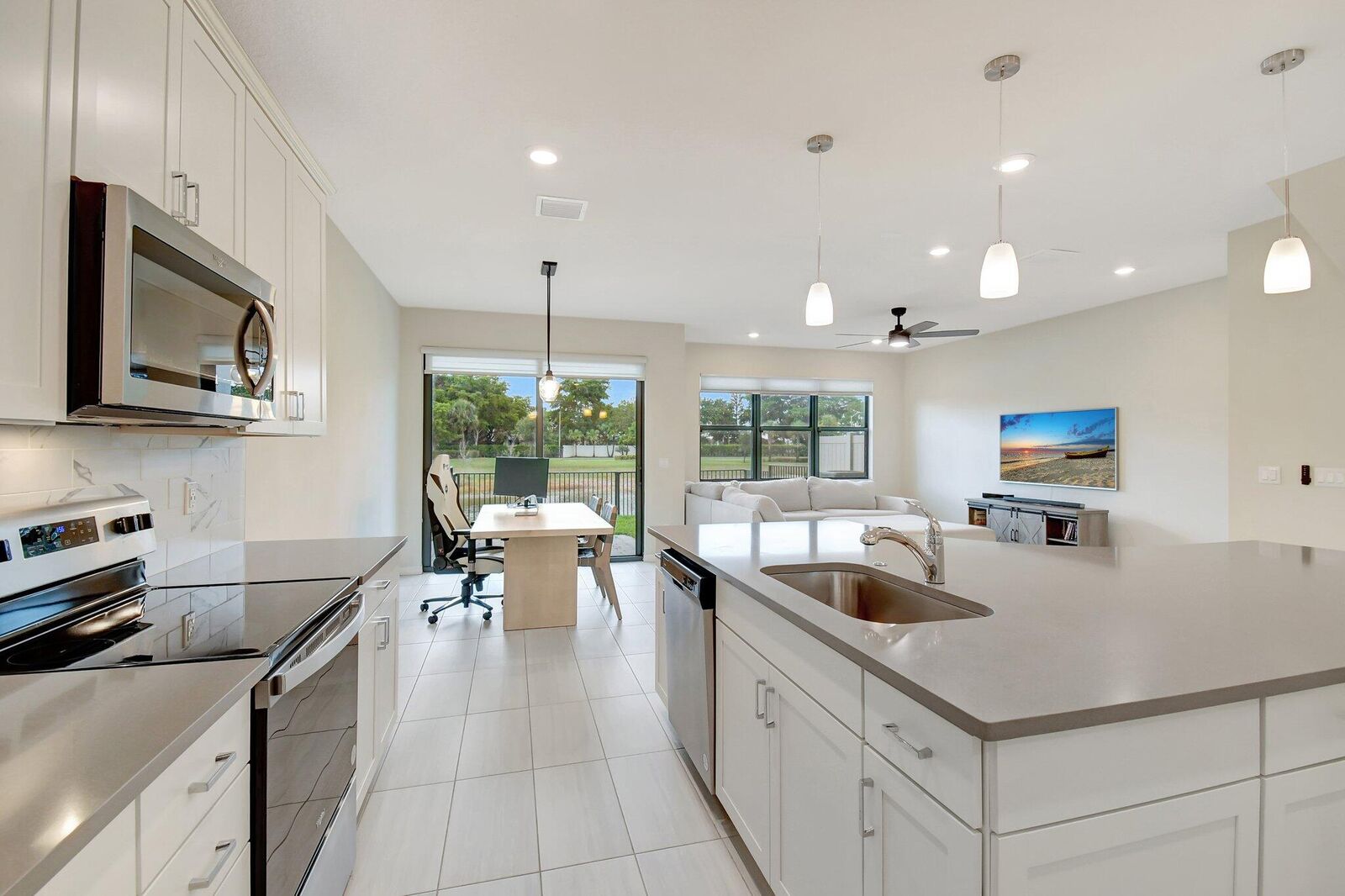 Property Photo:  2138 Appleton Circle S  FL 33309 