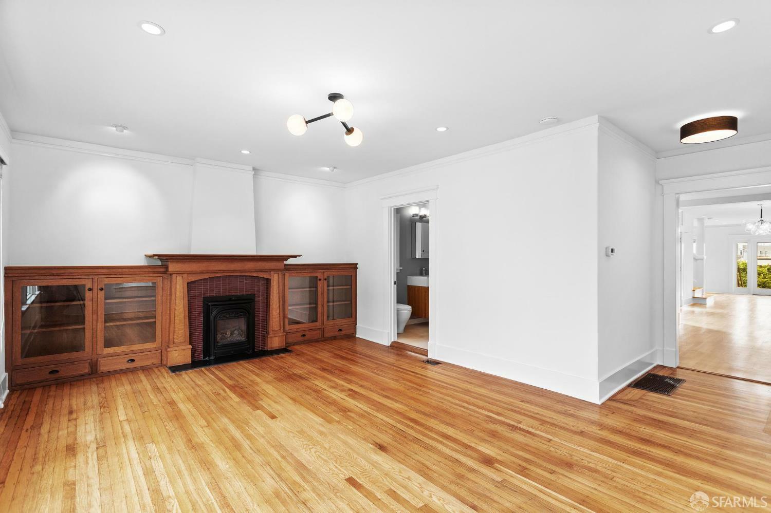 Property Photo: 760 Paris Street CA 94112