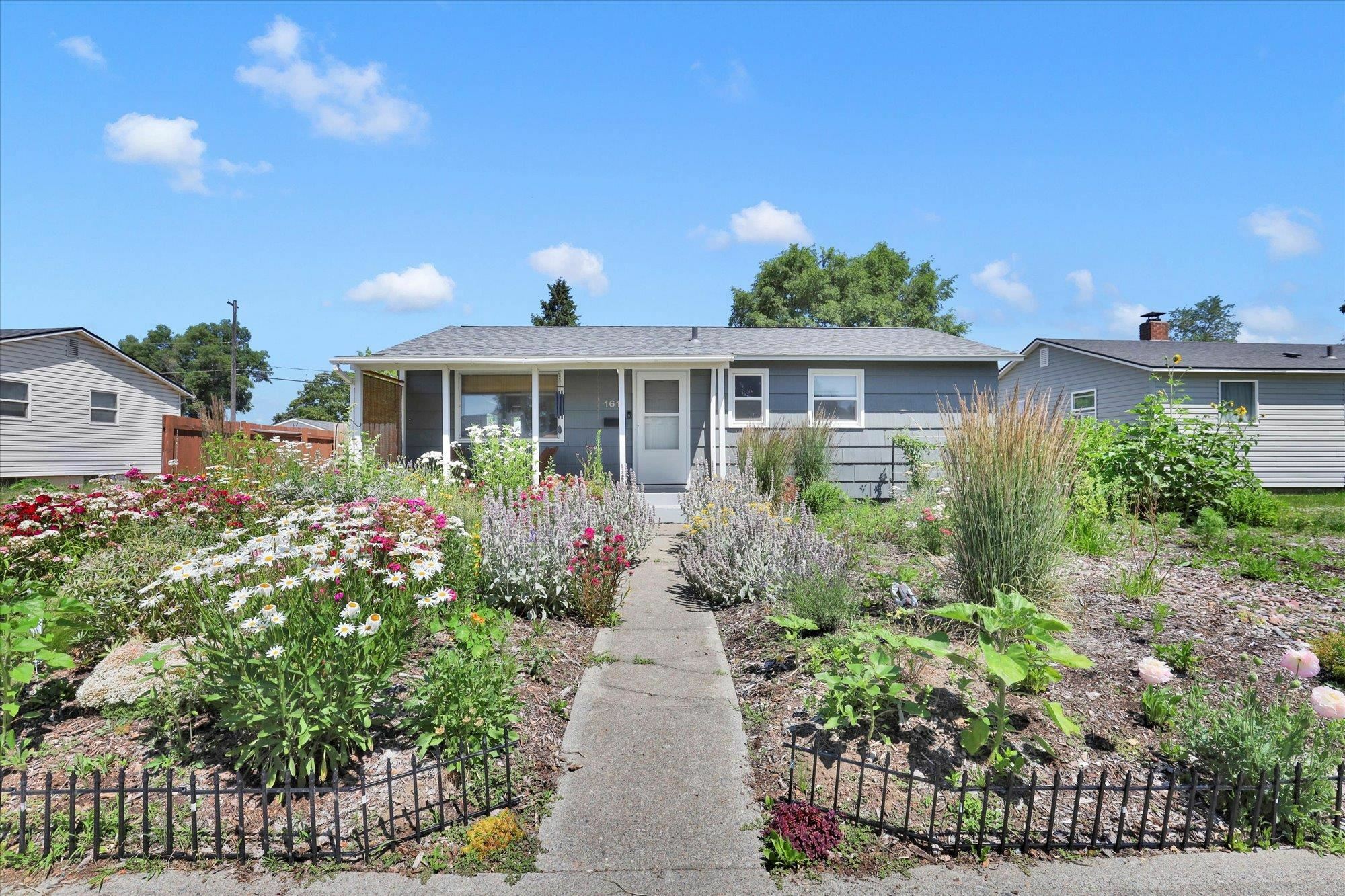 Property Photo: 1611 E Dalke Ave WA 99208