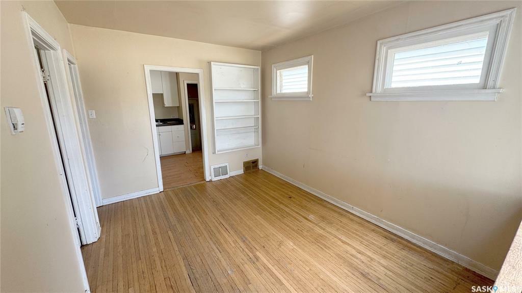 Property Photo:  565 12th Street E  SK S6V 1C5 