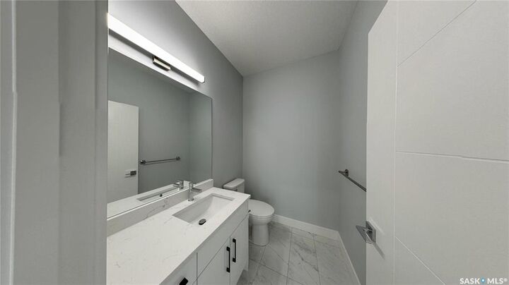 Property Photo: 513 Sharma Crescent SK S7W 0Y1