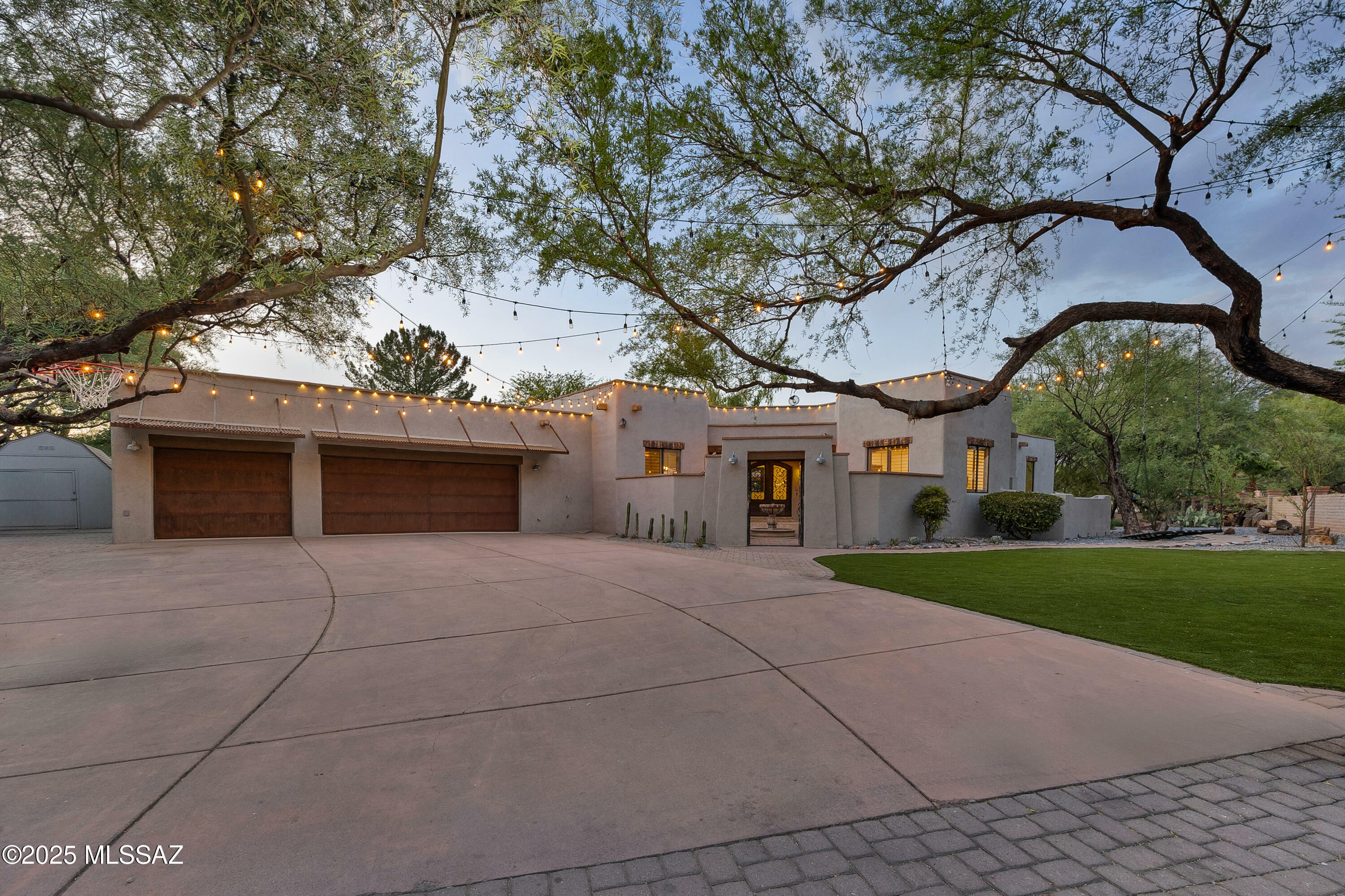 Property Photo: 12509 E Jeffers Place AZ 85749