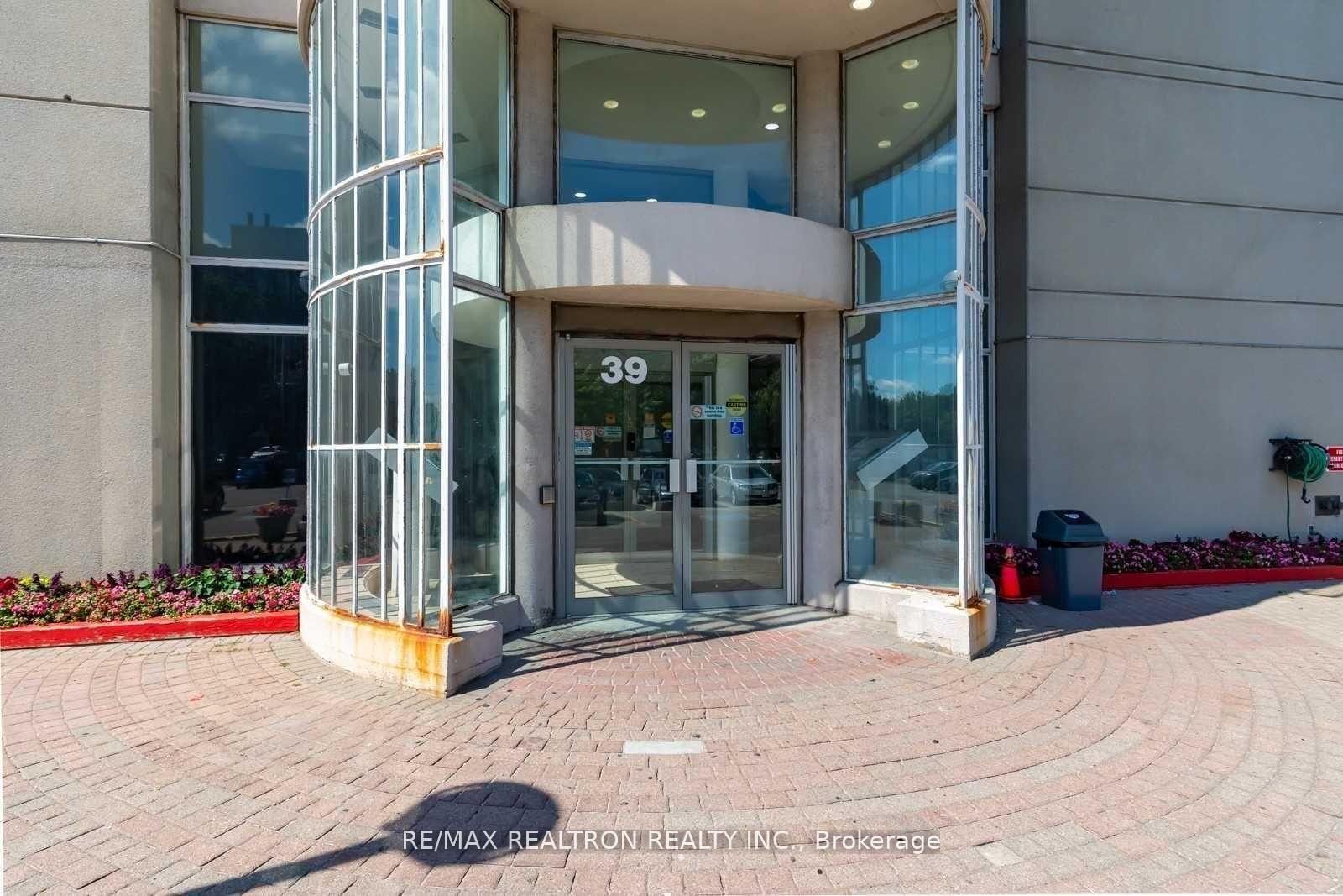 Property Photo: 39 Kimbercroft Court 505 ON M1S 5B5