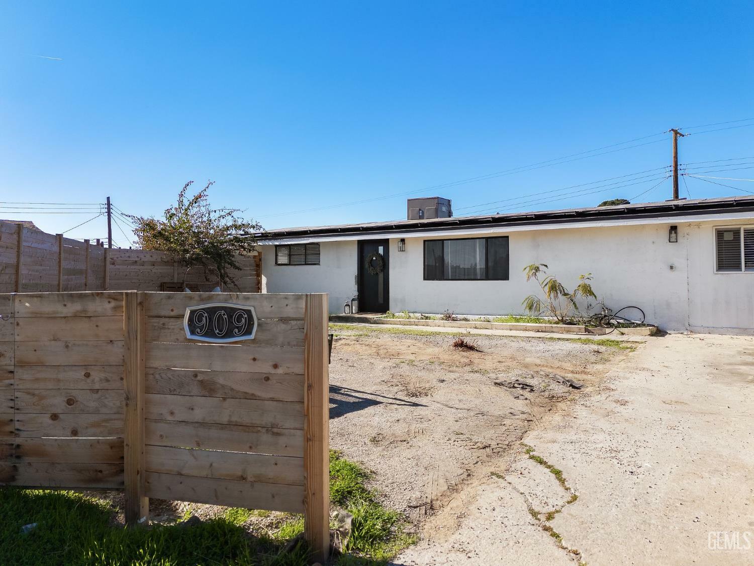 909 Oberlin  Bakersfield CA 93305 photo