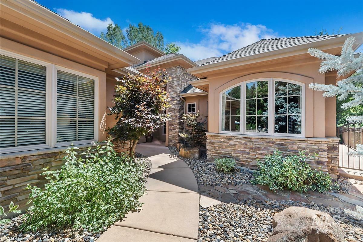 Property Photo: 215 W Riverbridge Ln ID 83616