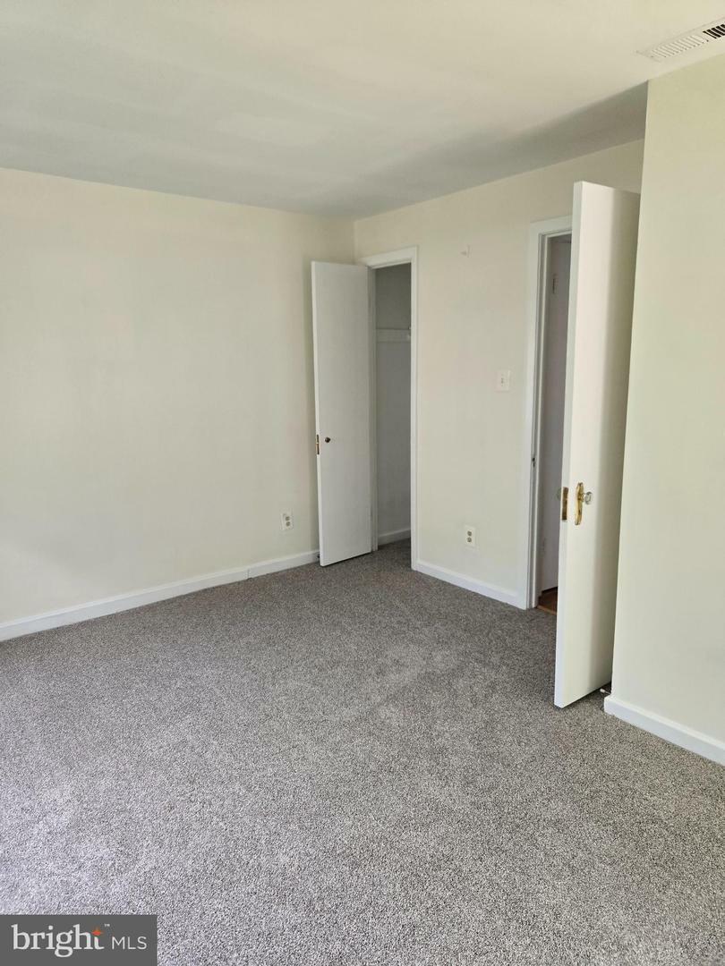 Property Photo: 808 Arlington Mill Drive 9-303 VA 22204