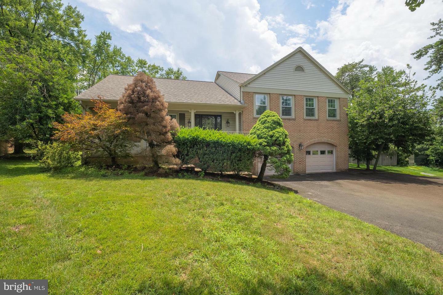 Property Photo: 10 Pinto Court MD 20850
