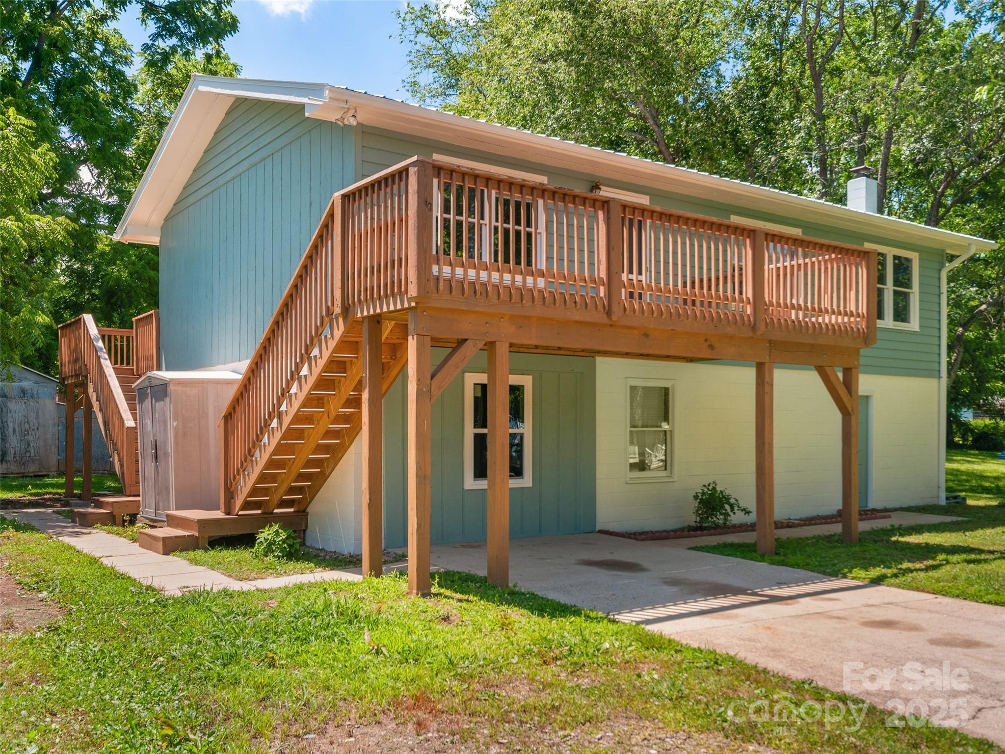 Property Photo:  228 Hyatt Street  NC 28786 