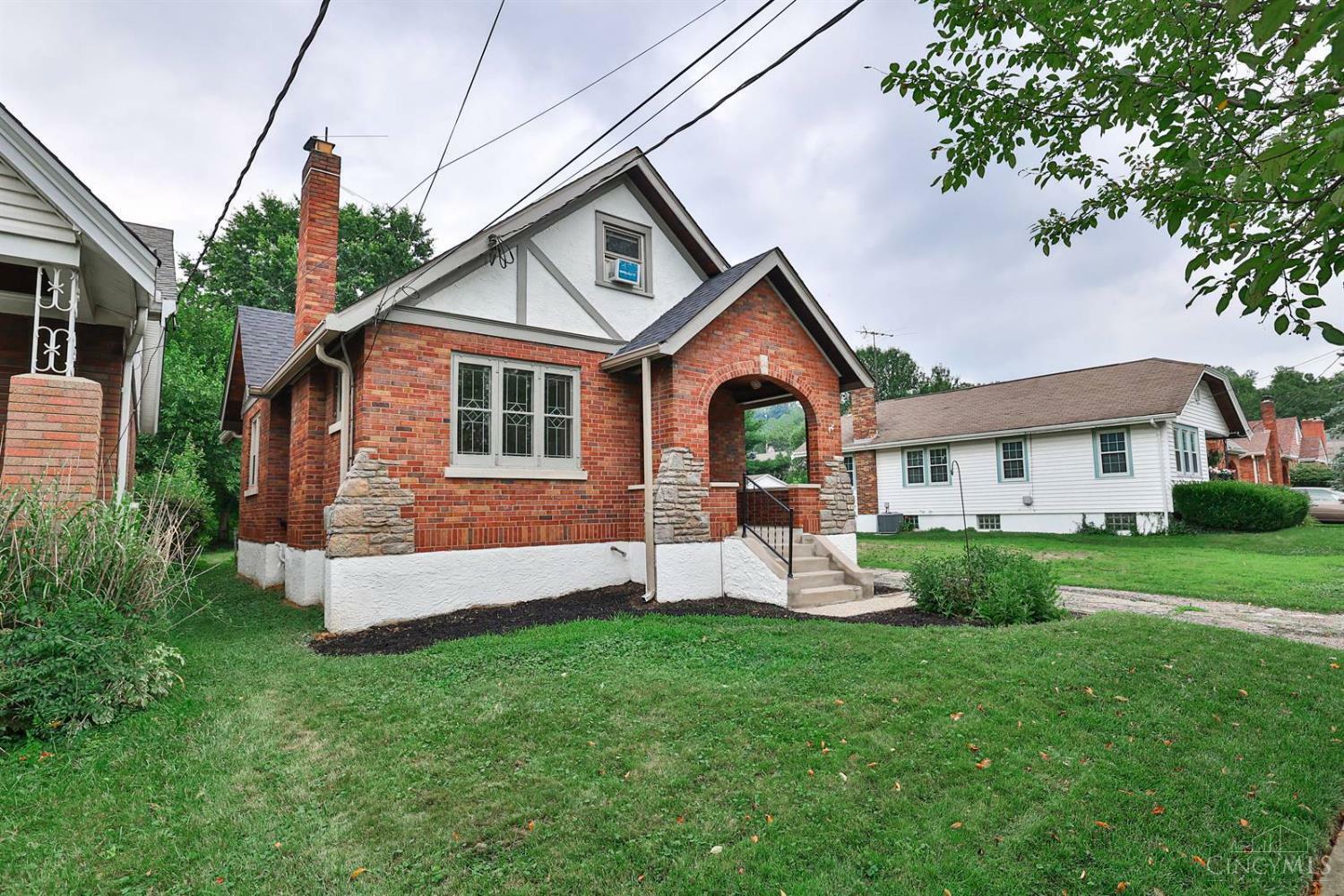Property Photo: 6926 Palmetto Street OH 45227