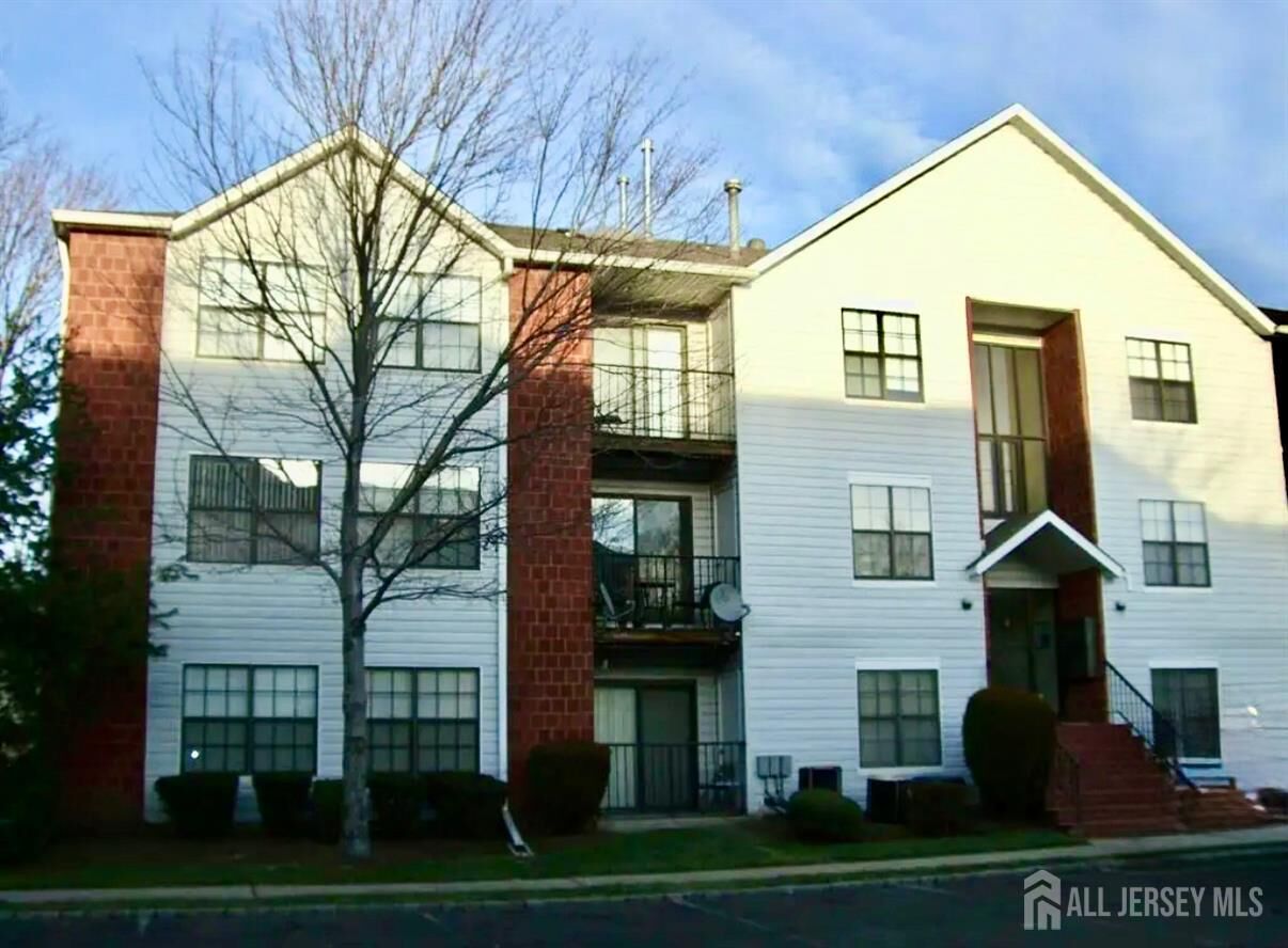 Property Photo:  92 Keystone Court  NJ 08817 