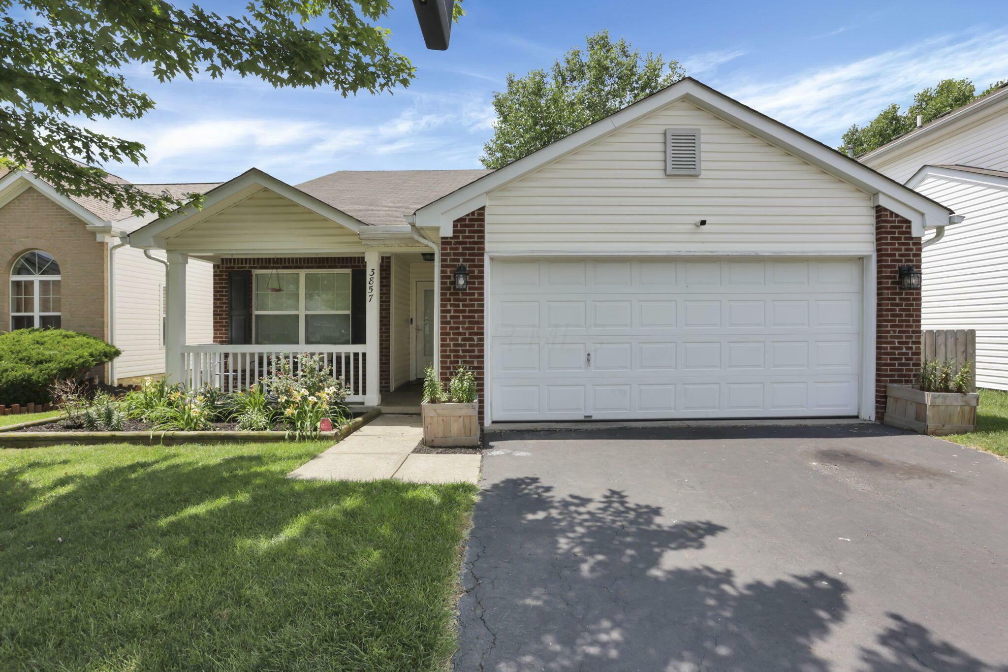 3857 Winding Twig Drive  Canal Winchester OH 43110 photo