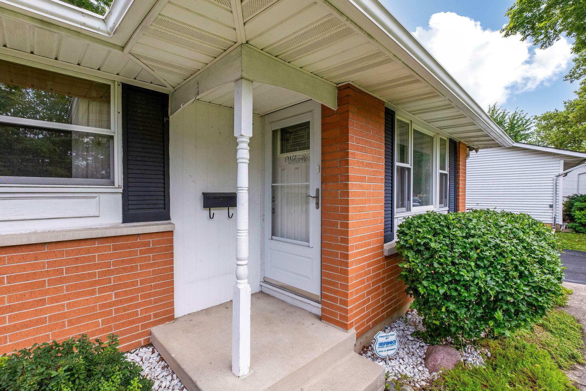 Property Photo: 6280 Chelmsford E Square OH 43229