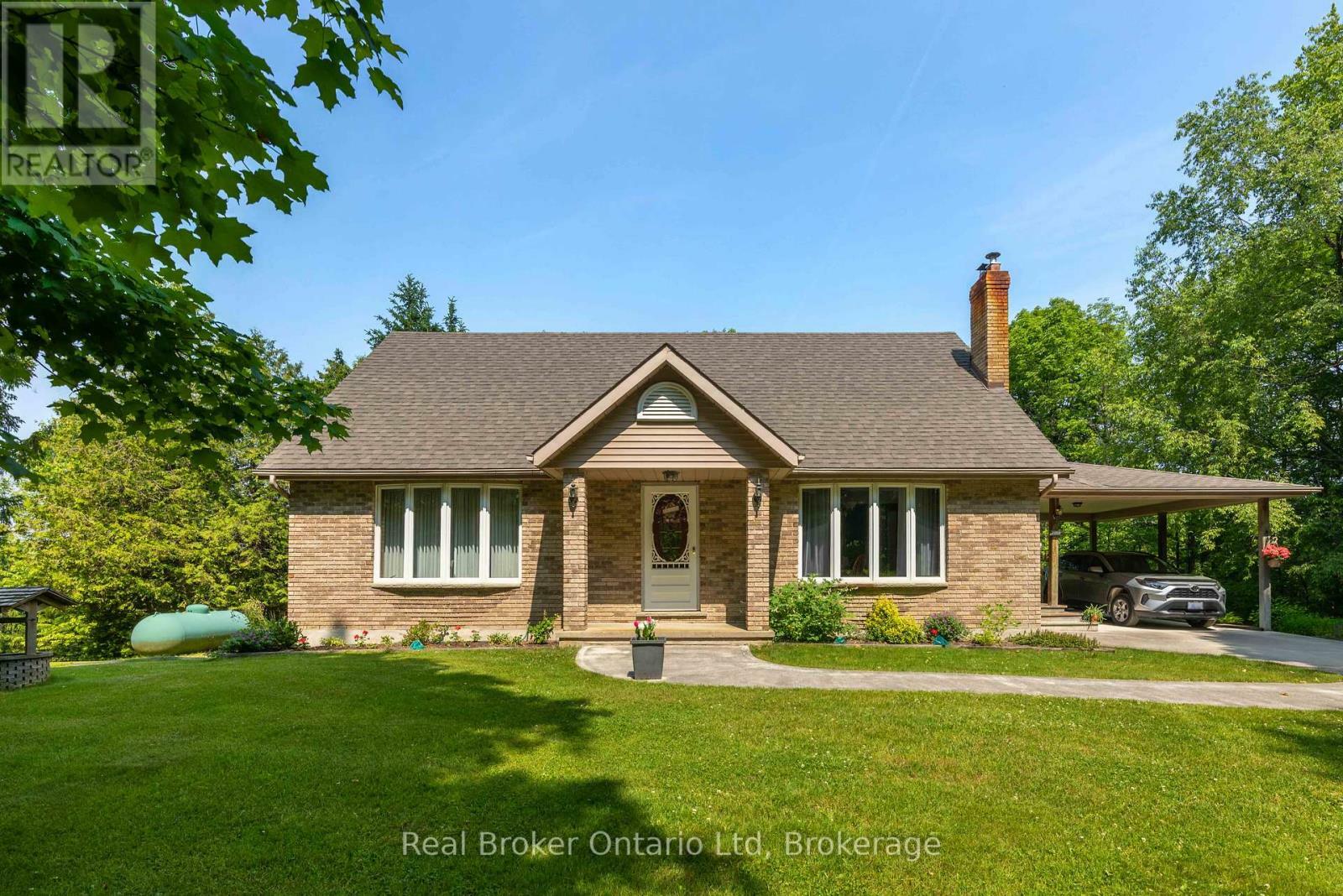 Property Photo:  203 Sideroad 5  ON N0H 1A0 