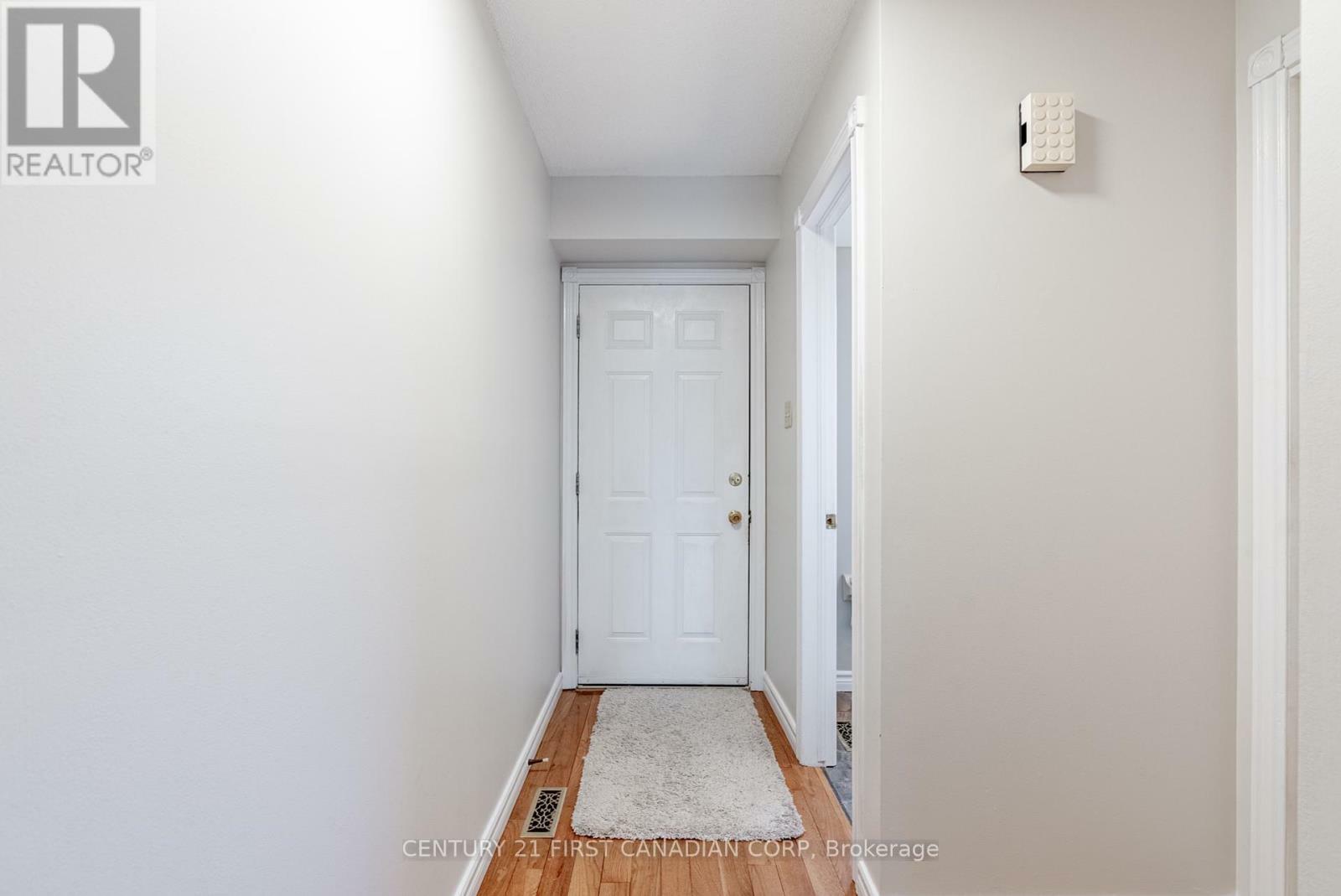 Property Photo:  160 Conway Drive Unit 7  ON N6E 3M4 