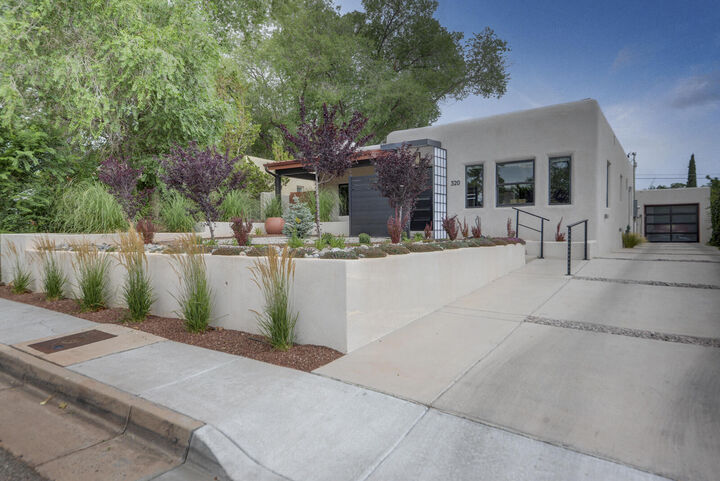 320 Wellesley Place NE  Albuquerque NM 87106 photo