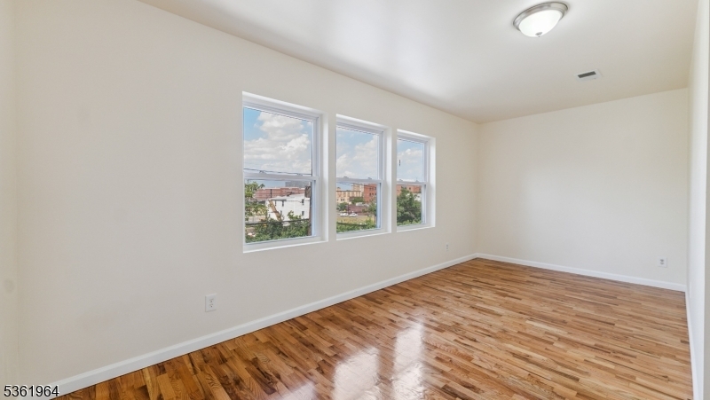 Property Photo: 392 New St 3 NJ 07103