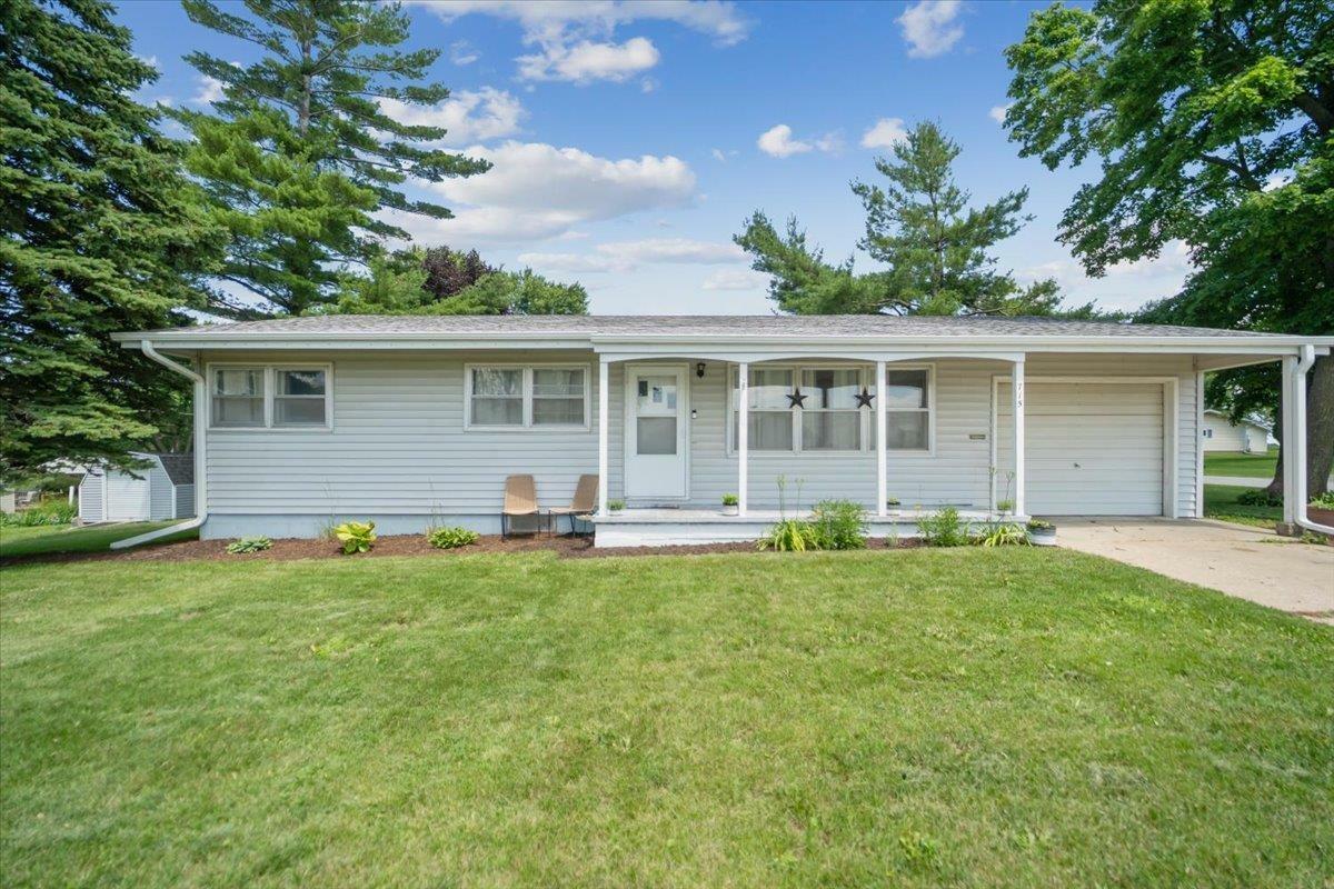 715 6th St NE  Oelwein IA 50662 photo