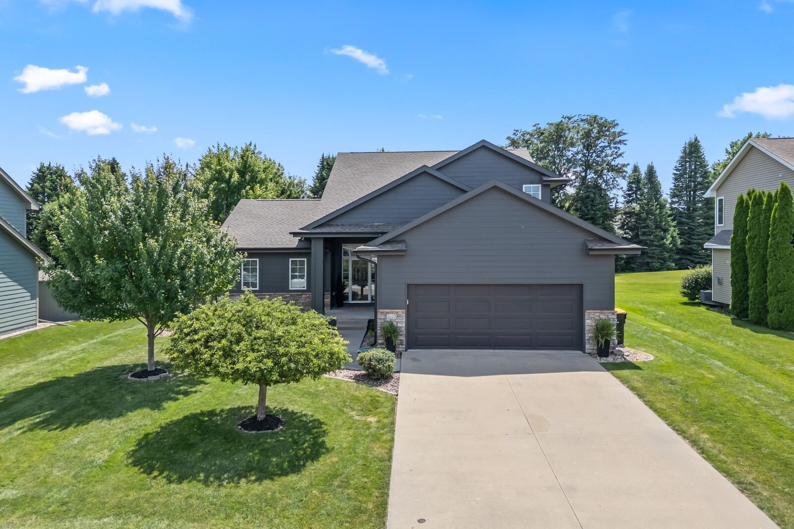 Property Photo: 1660 SE Bell Drive IA 50263