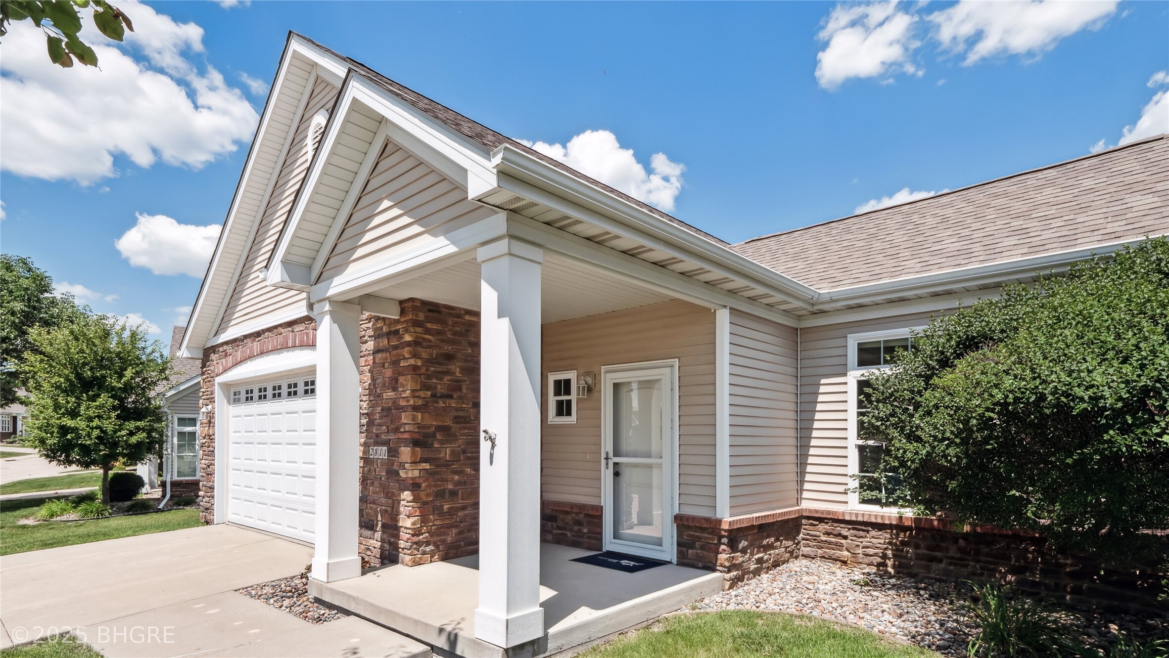 Property Photo:  2811 SW Westview Lane  IA 50023 