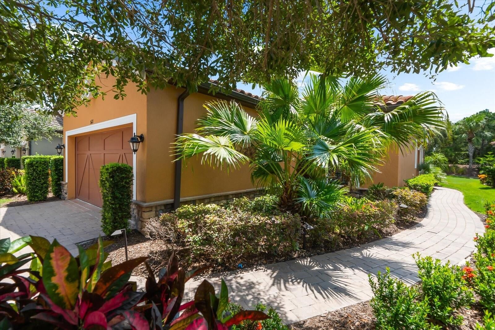 Property Photo:  5121 Serata Drive  FL 34211 
