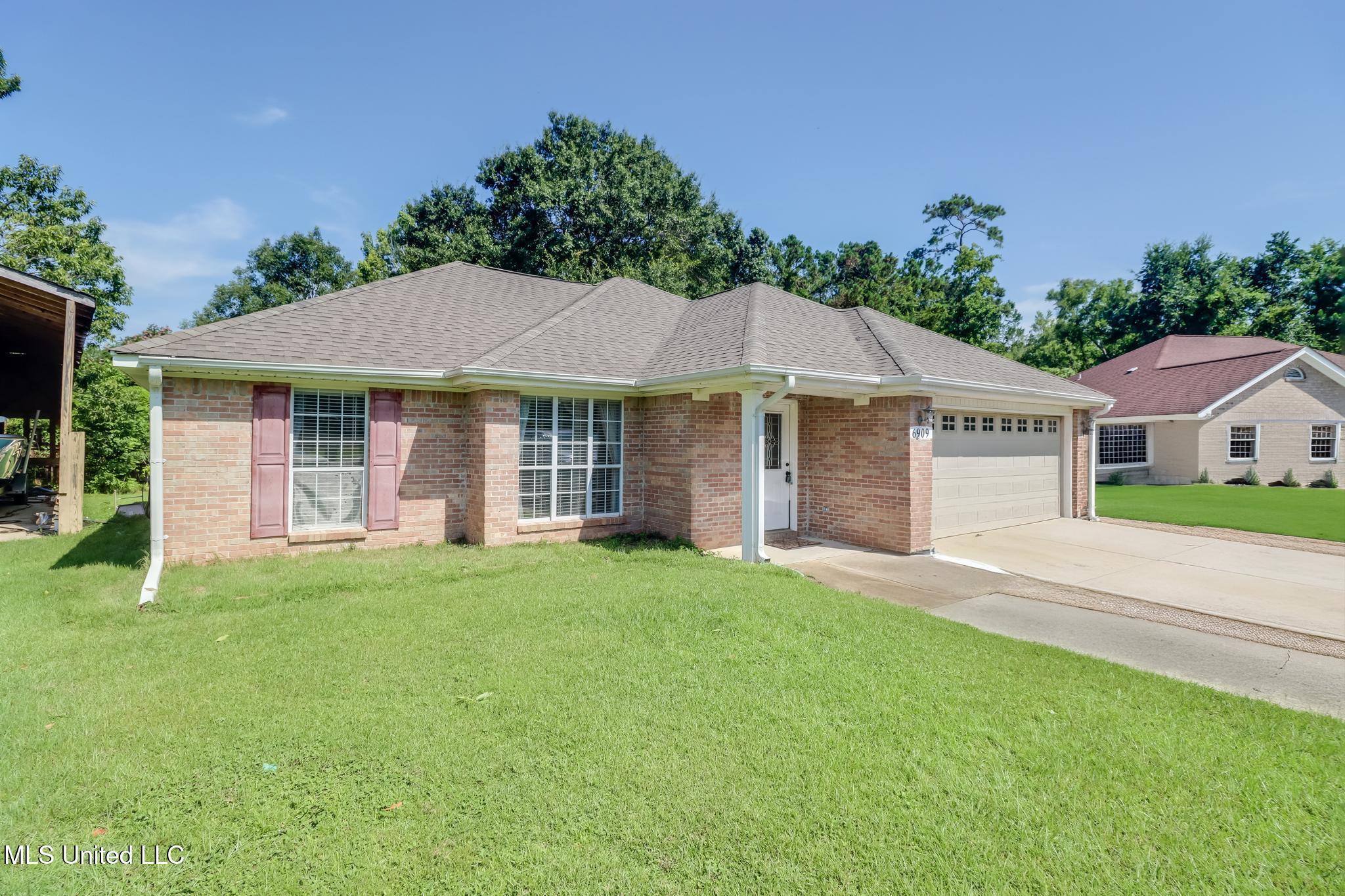 Property Photo:  6909 N Rue Mornay  MS 39532 