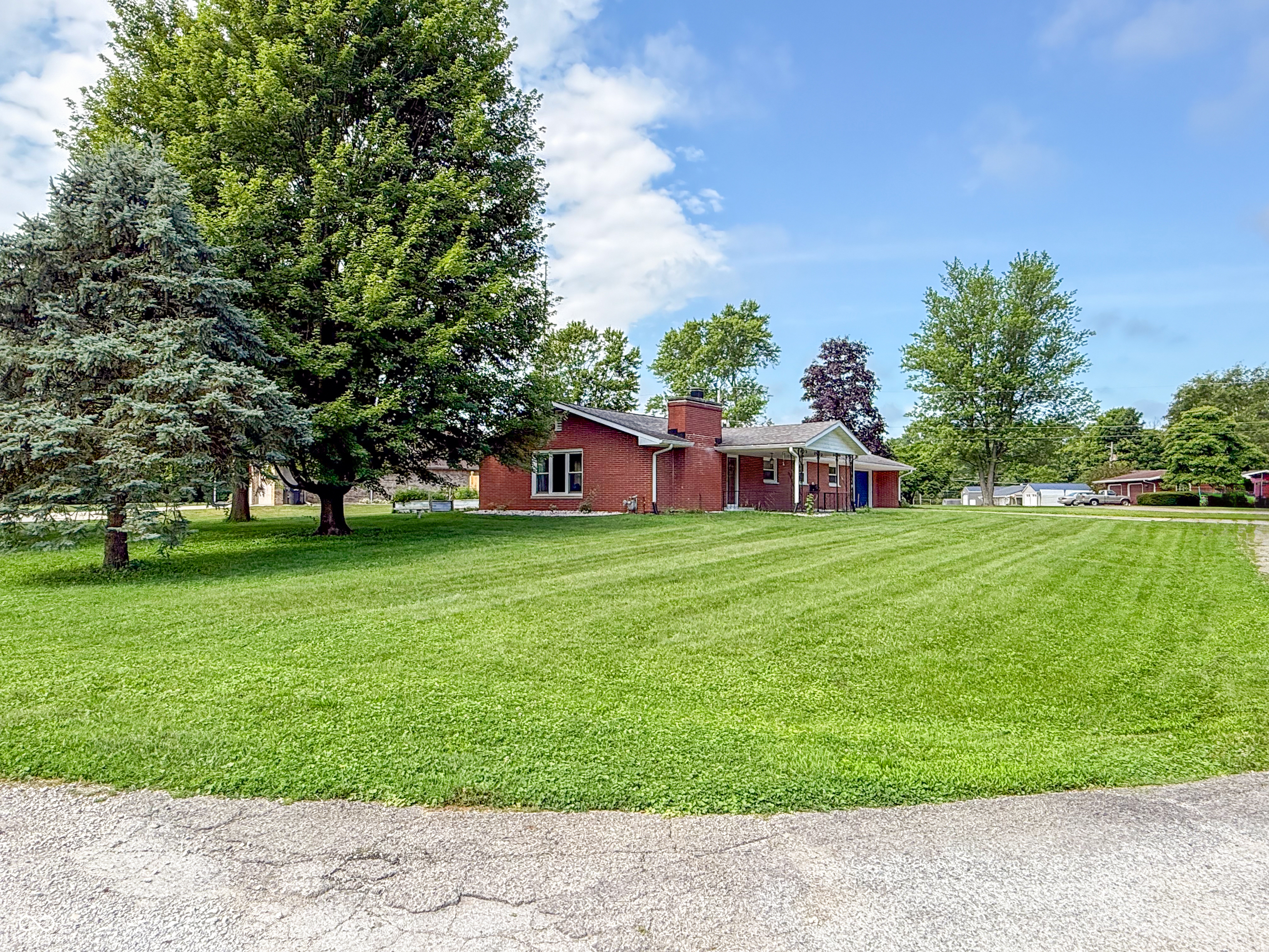 Property Photo: 8883 W Hilltop Lane IN 46036