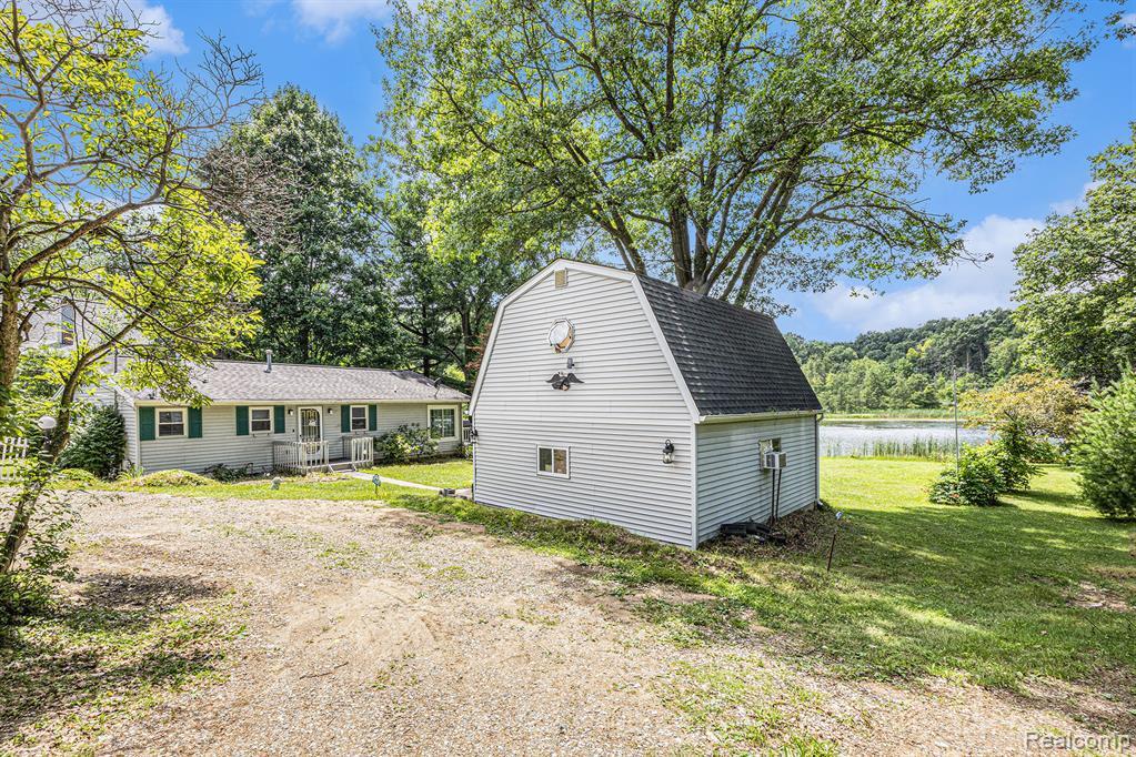 Property Photo:  1318 Circle Drive  MI 48455 8912 