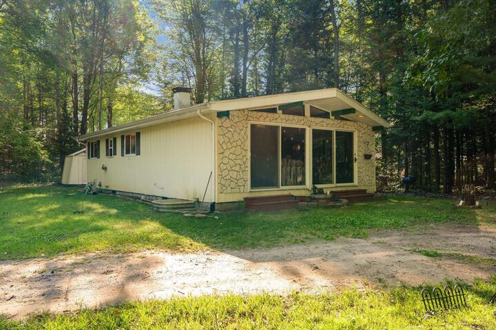Property Photo:  4740 Wildwood Rd Corner  MI 48610 