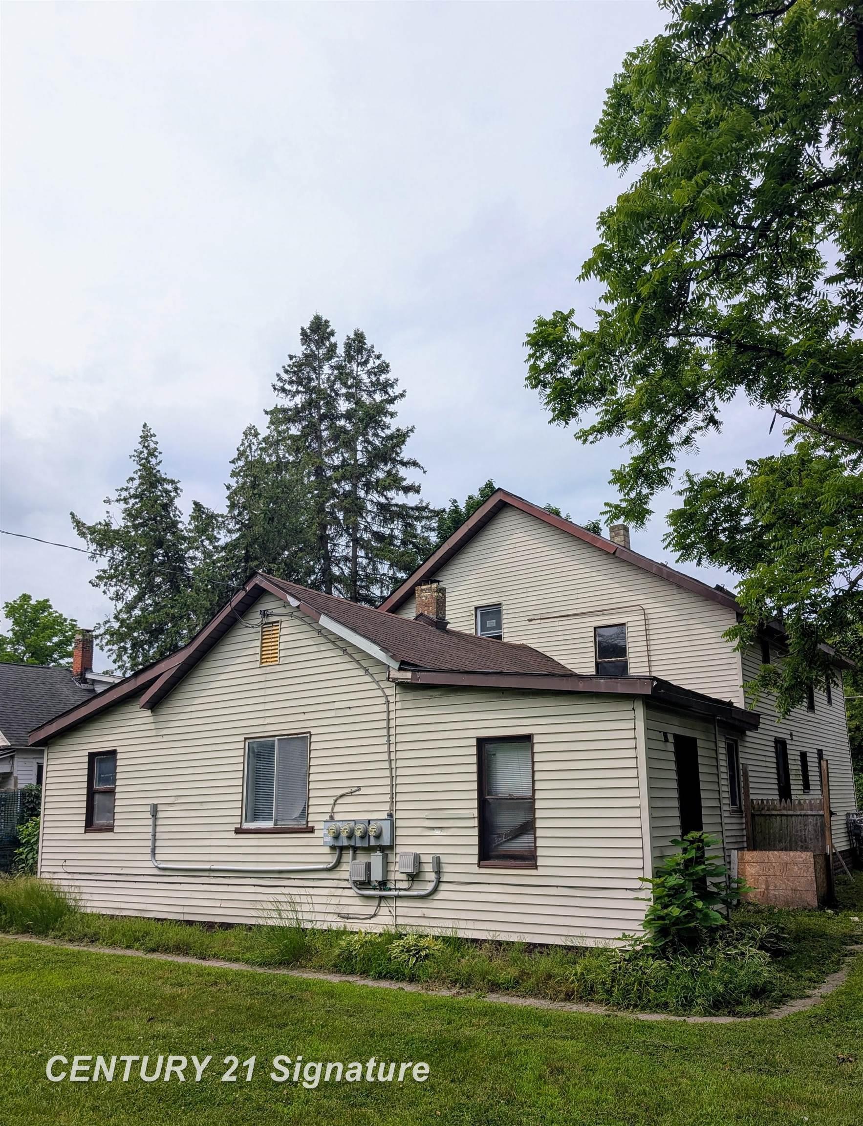 Property Photo:  3006 Douglass Street  MI 48601 