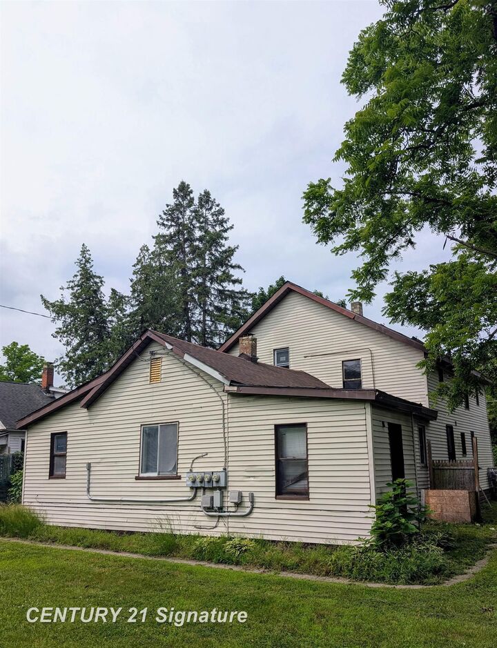 Property Photo:  3006 Douglass Street  MI 48601 