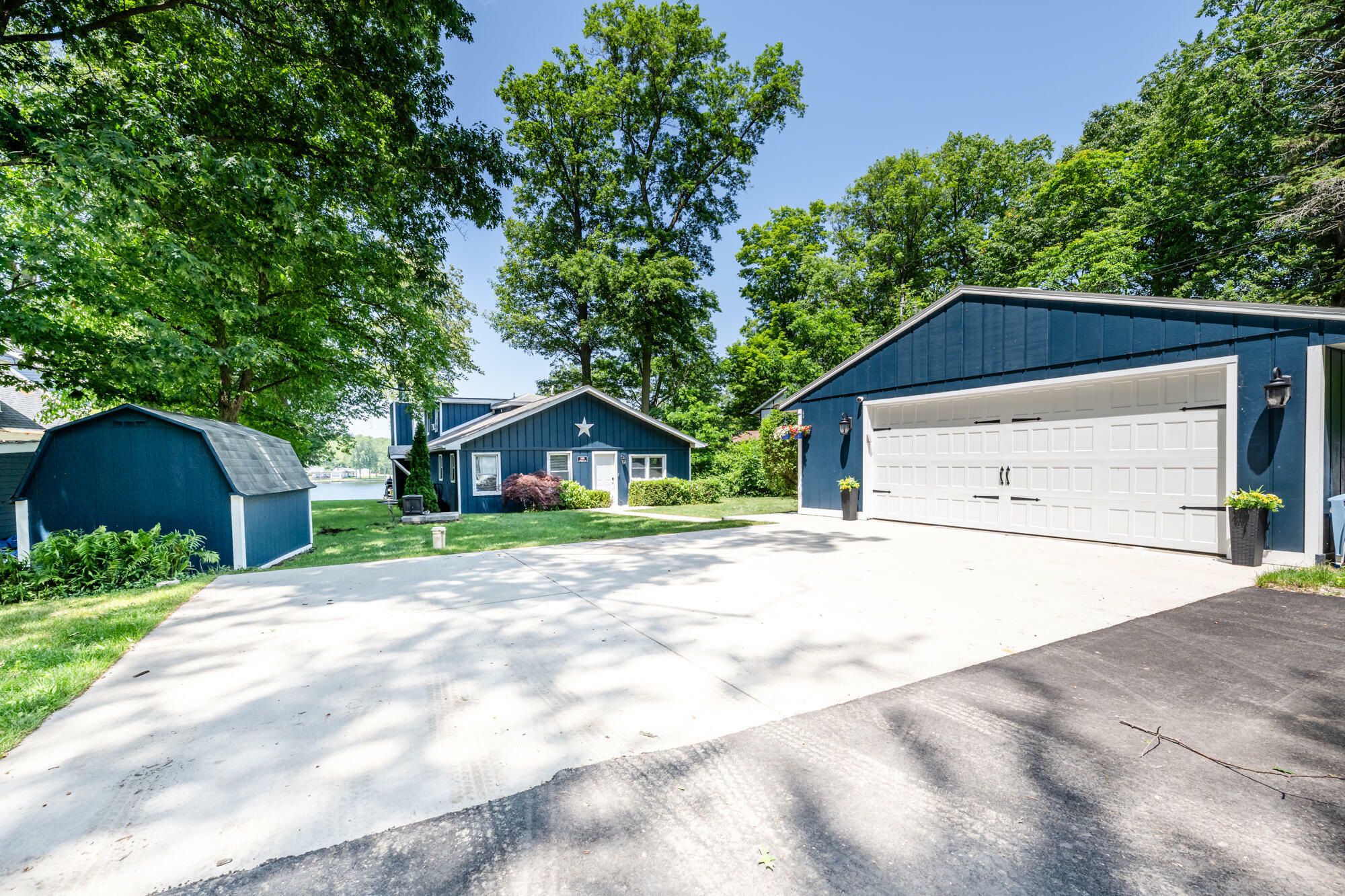 Property Photo: 5680 Woodland Avenue MI 49098