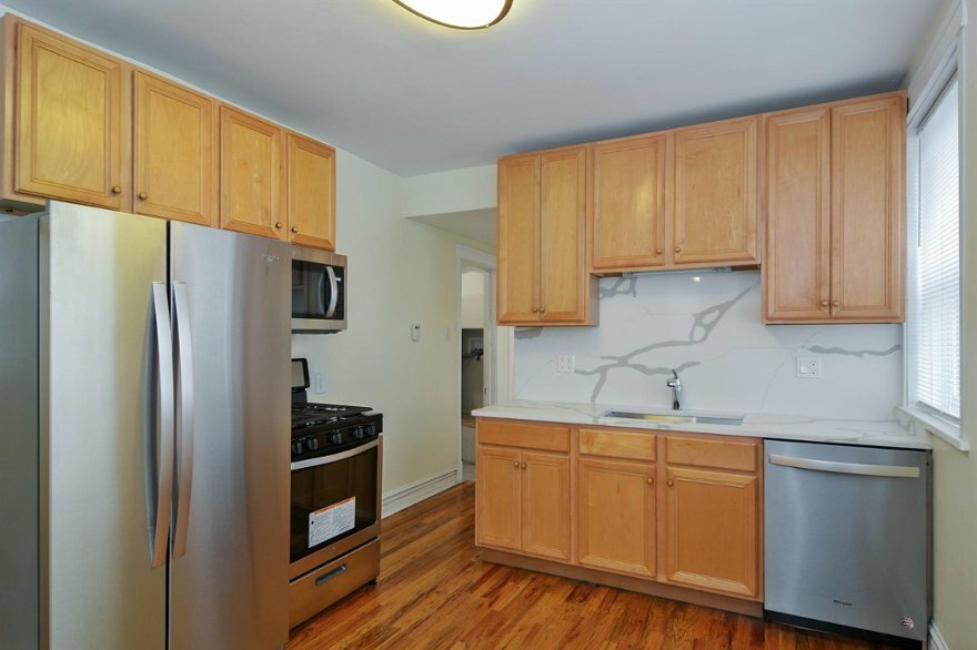 Property Photo: 2032 W Roscoe Street 1 IL 60618