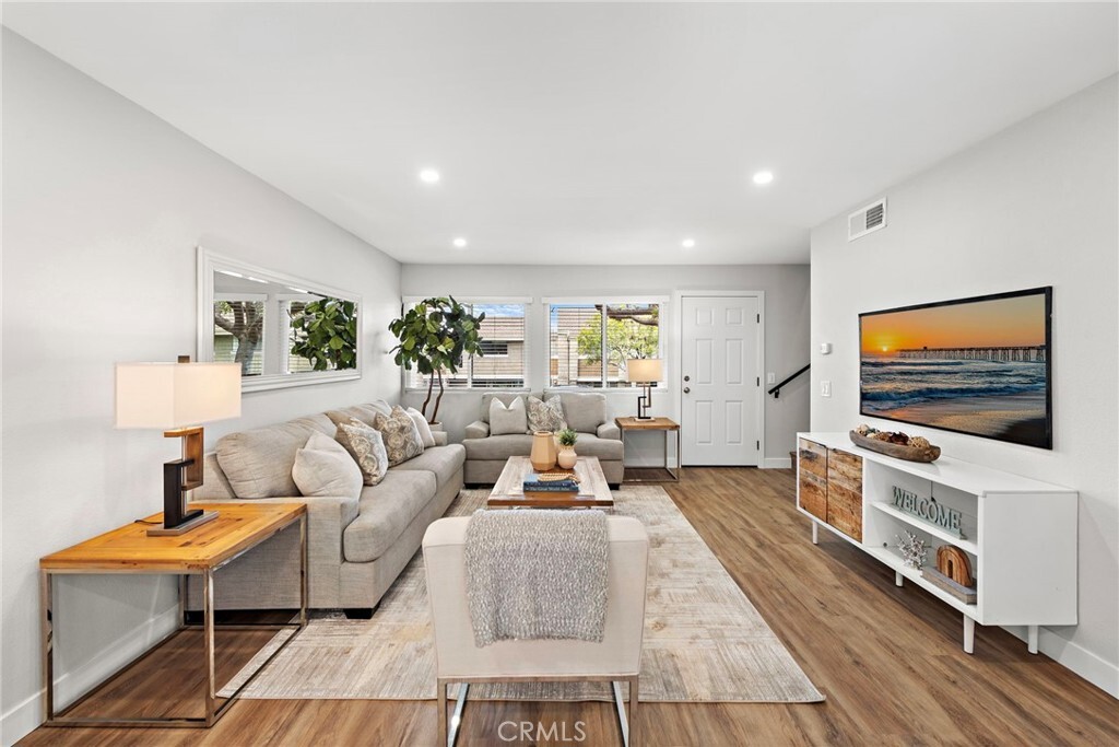 Property Photo: 11 Summerwalk Court CA 92663