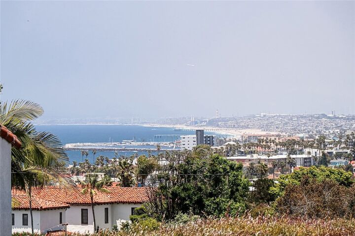 Property Photo: 329 Calle Mayor CA 90277