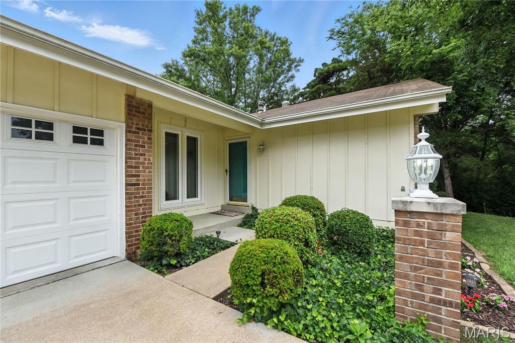 Property Photo: 700 Boleyn Place MO 63021