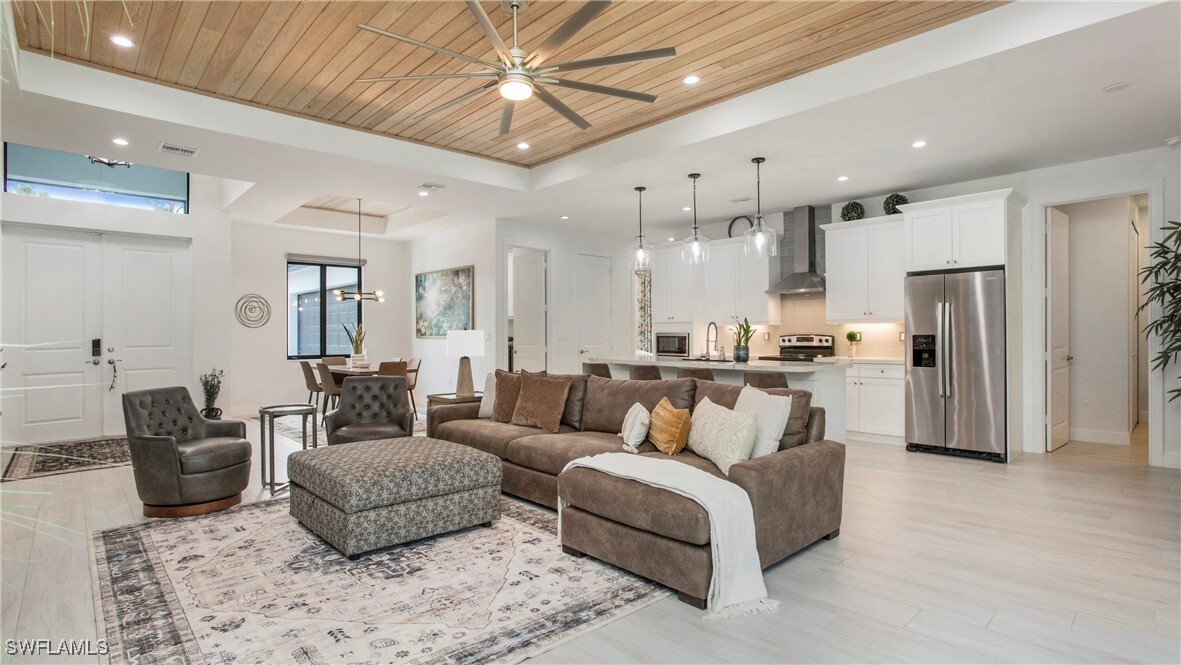 Property Photo: 1030 22nd Avenue NE FL 34120
