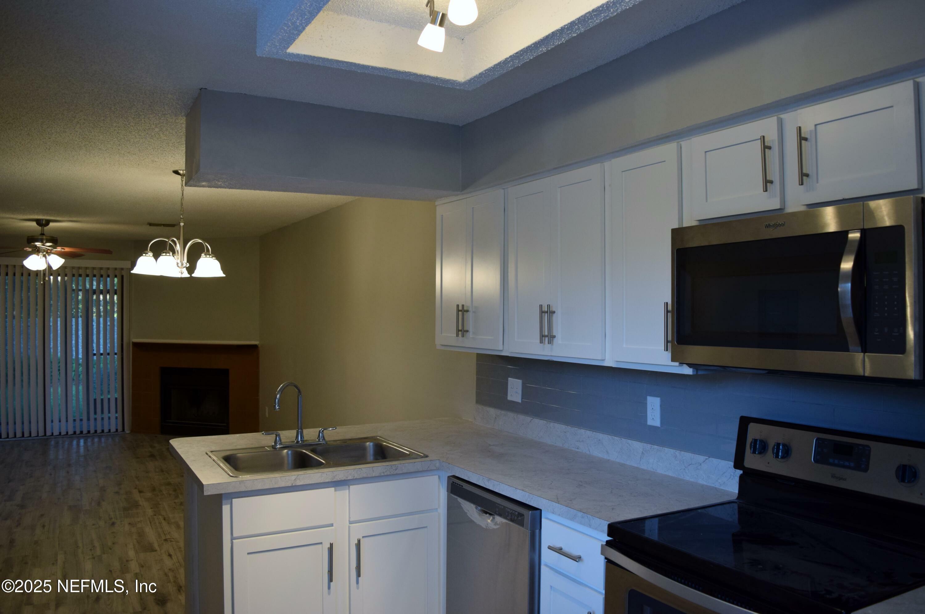 Property Photo: 4846 Kingsmeadow Lane FL 32217