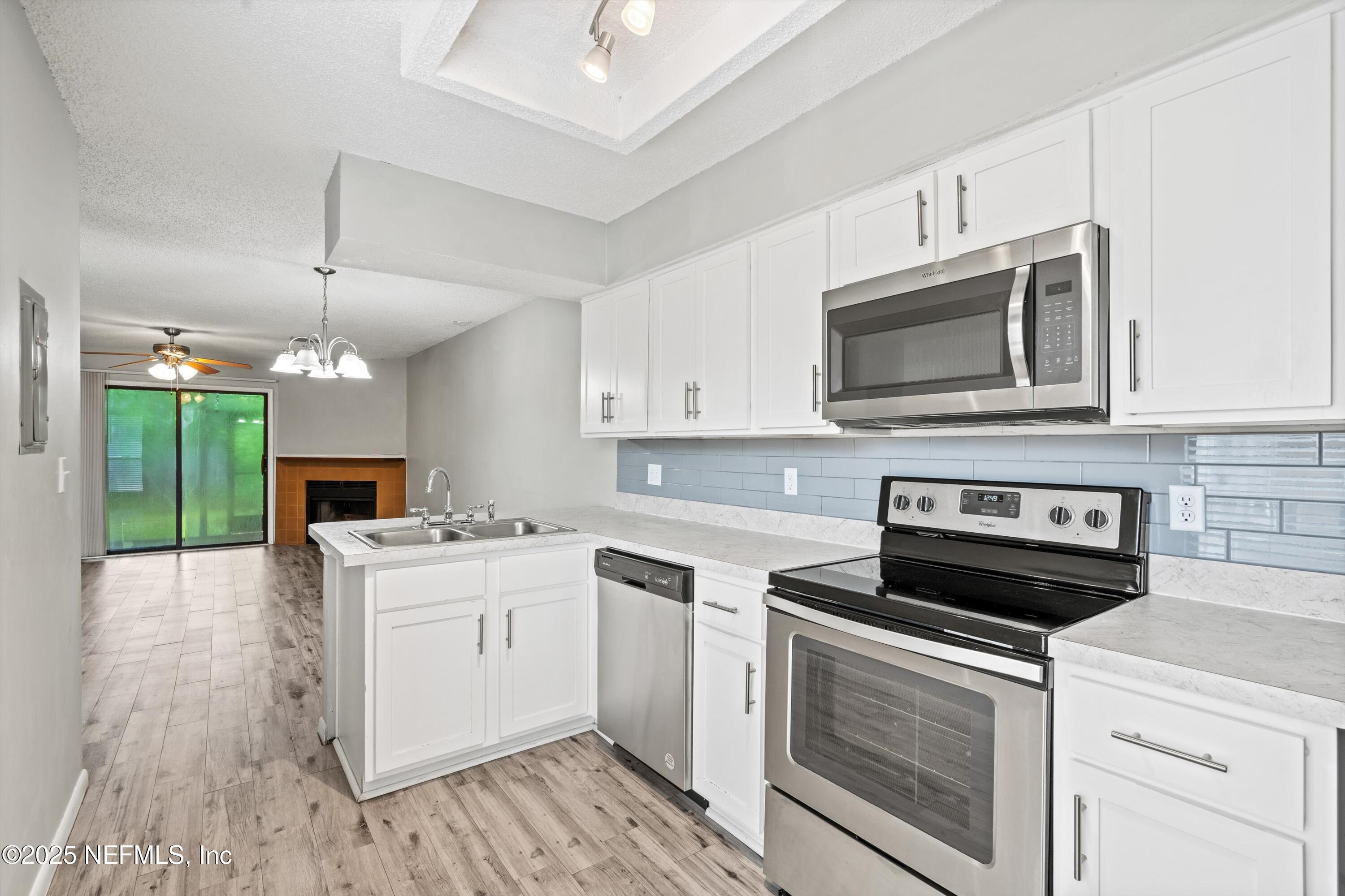 Property Photo: 4846 Kingsmeadow Lane FL 32217