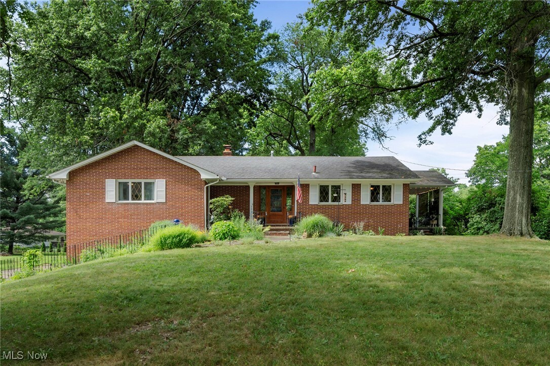 Property Photo: 903 Robinson Avenue OH 44203