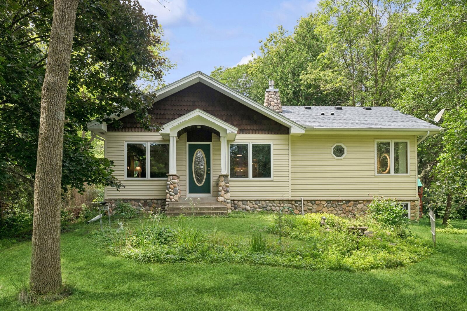 Property Photo: 1610 W 63rd Street MN 55331