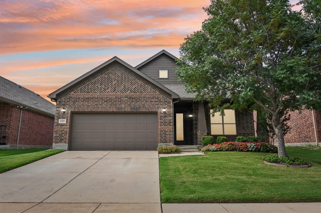Property Photo:  1727 Oak Glen Drive  TX 75098 