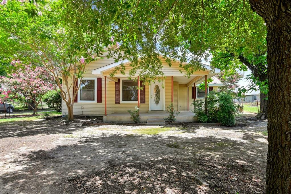 Property Photo: 801 S Sutton Street TX 75147