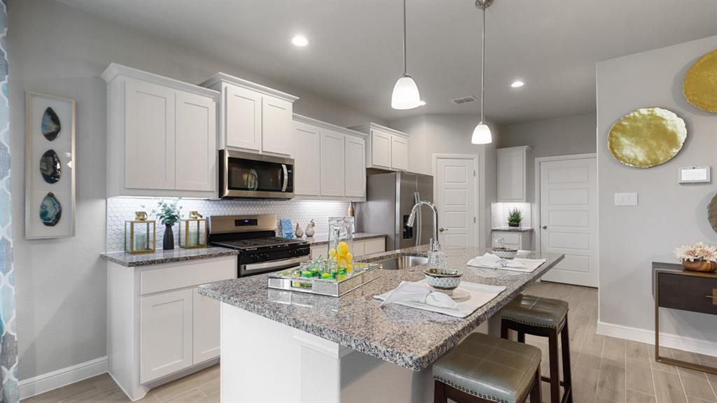 Property Photo: 537 Pickett Creek Drive TX 76008