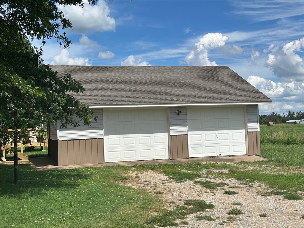 Property Photo: 17605 Bittersweet Road AR 72736